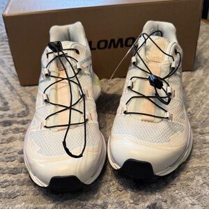 Salomon XT-6 Mindful 3 in Vanilla Ice/Cloud Pink/Orchid Petal Athletic Sneakers